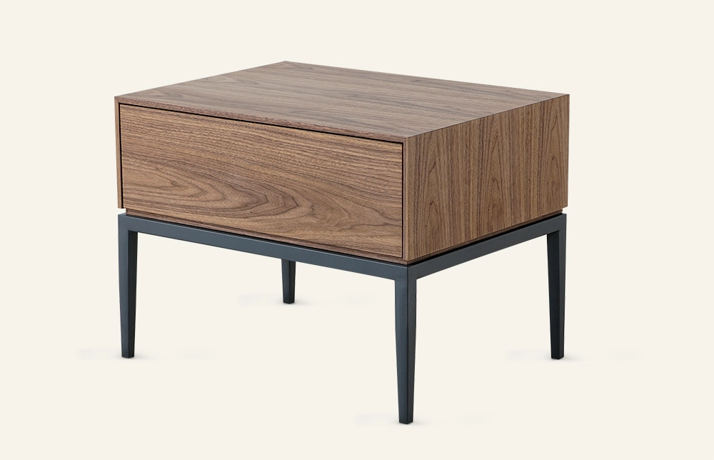 Mesa de cabeceira com gaveta de madeira Enkel e base de metal L742 1