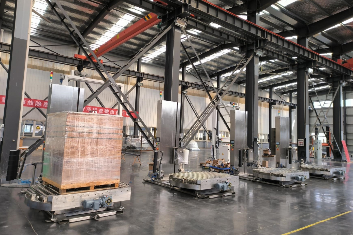 машина для упаковки поддонов