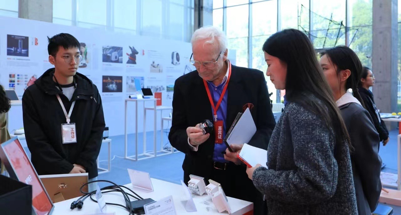 Félicitations à la machine à bulles de papier PB100 pour avoir remporté le prix de sélection décerné par la beauté du Made In China 3