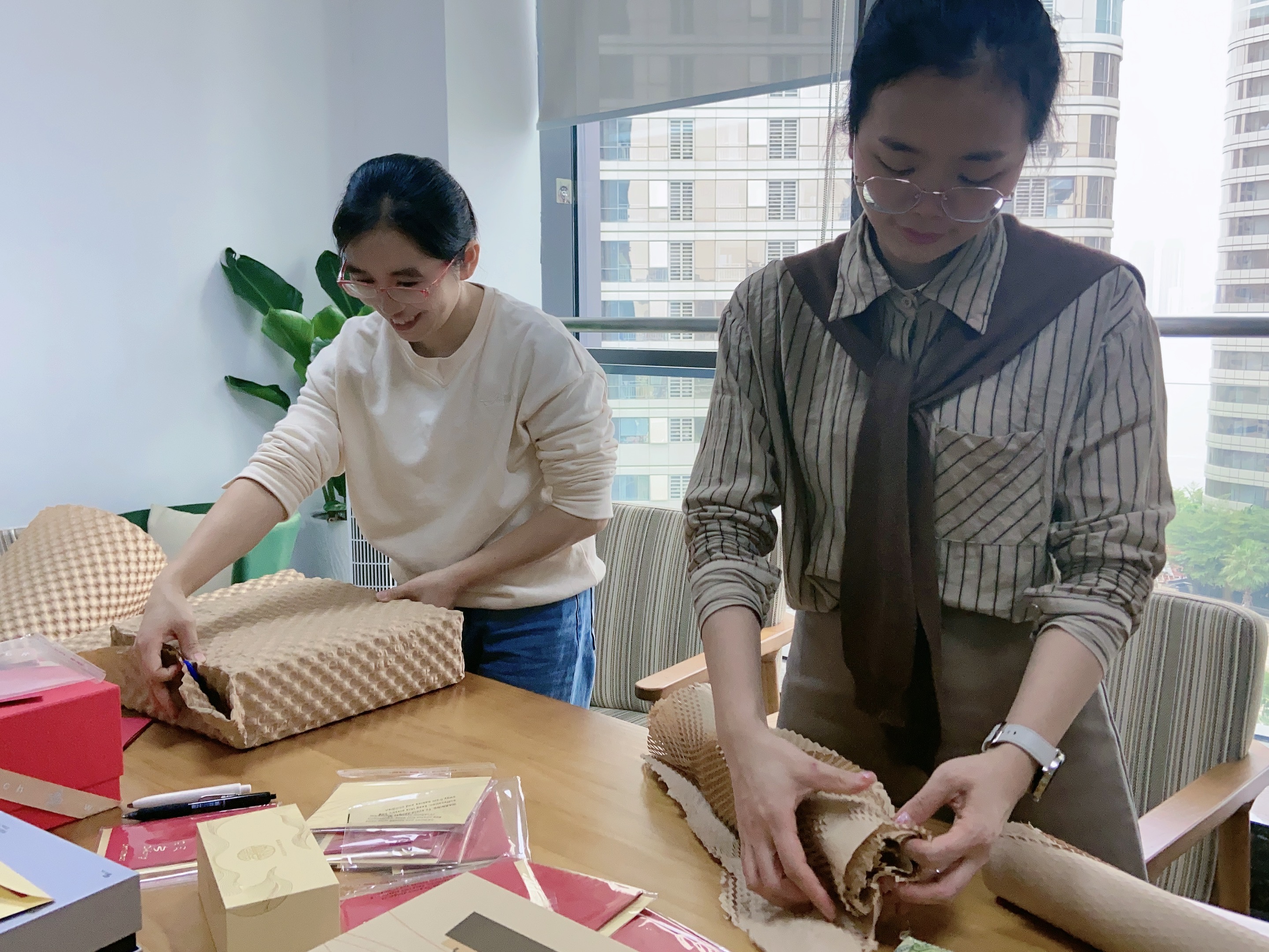 ハニカムペーパーとペーパーエアバブル:ギフトラッピングの第一選択 4