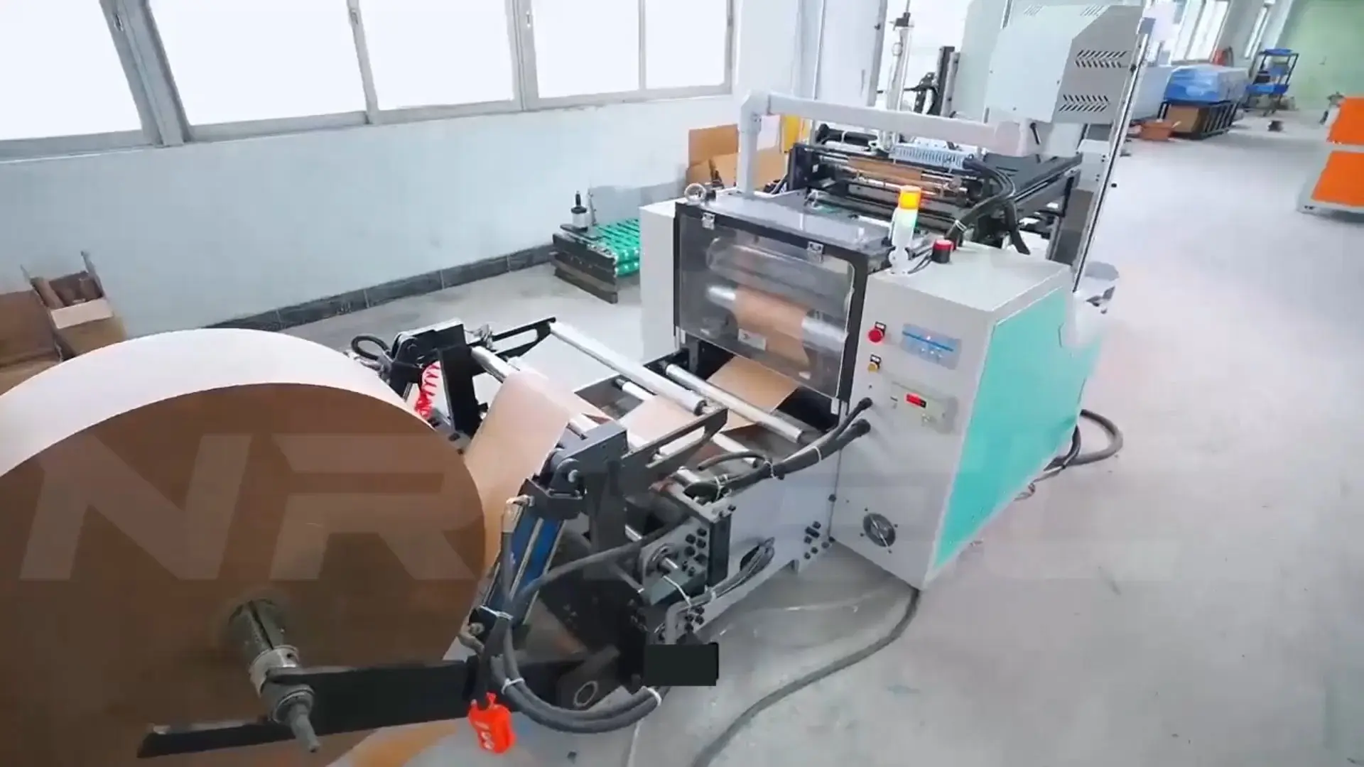 Línea completa de producción automática de papeles kraft de panal de panal 1