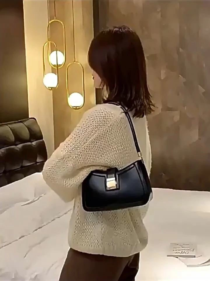 Bolso rojo de nicho francés, bolso de hombro, bolsa de axila cuadrada pequeña de moda 1