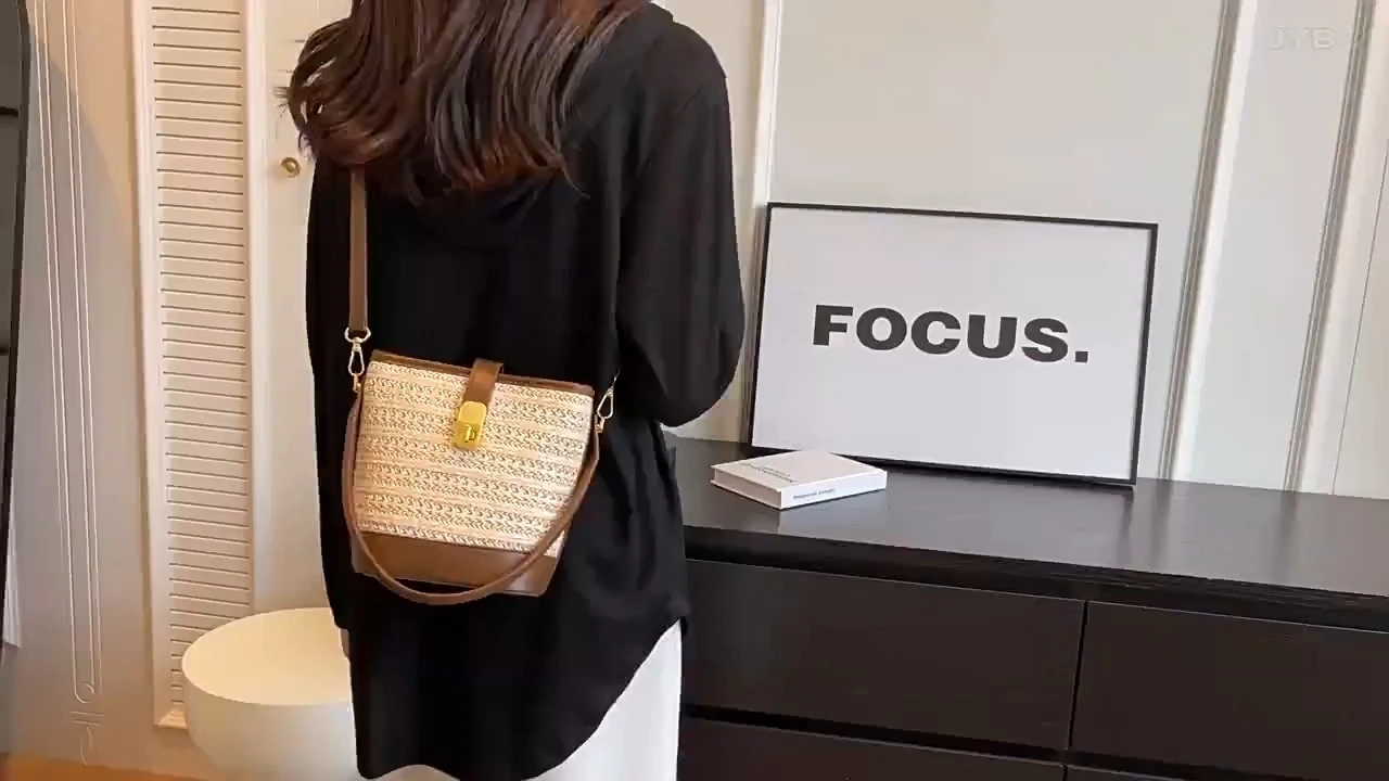 Mode handgefertigte gewebte Taschen, neue High-End-Textur-Strohbeutel, Single-Shoulder-Casual Eimer-Taschen 1