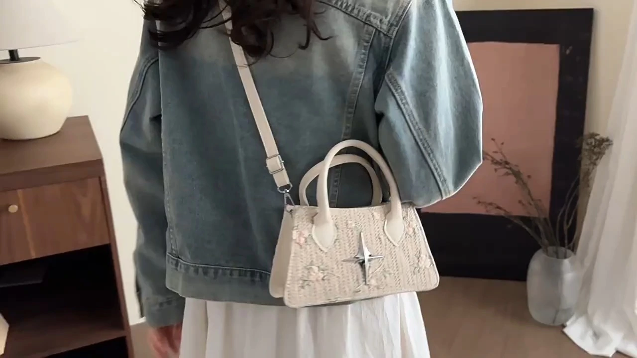 Diseño exclusivo Bolso de mujer de moda, bolso nuevo con tejido de paja, bolso de cuerpo cruzado de alta gama 1