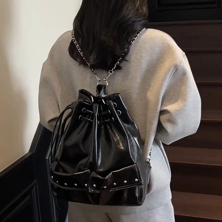 Großraum-Nietenrucksack, neue trendige Kettentasche, vielseitige High-End-Umhängetasche 1