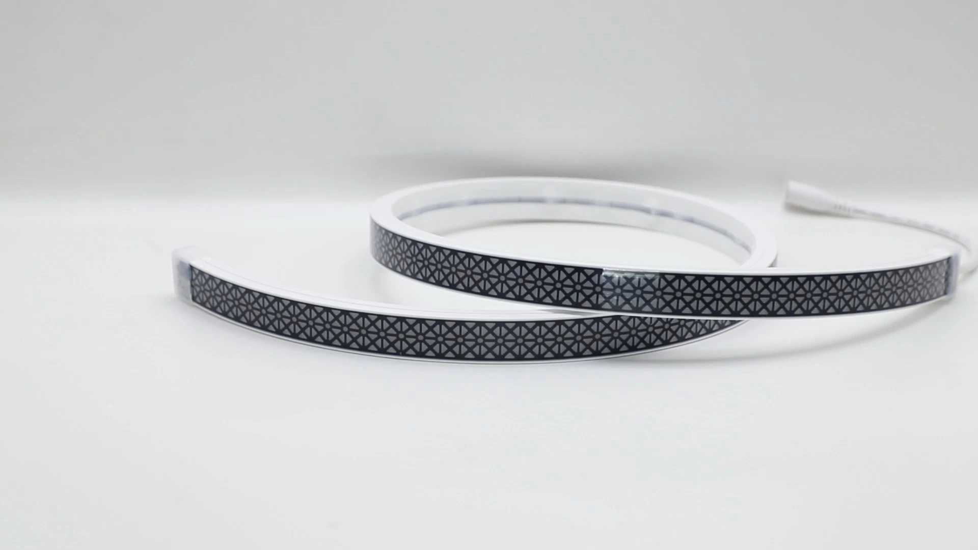 Smile Lighting 20*10mm Anti - Glare Neon Light Strip with Honeycomb Texture 1