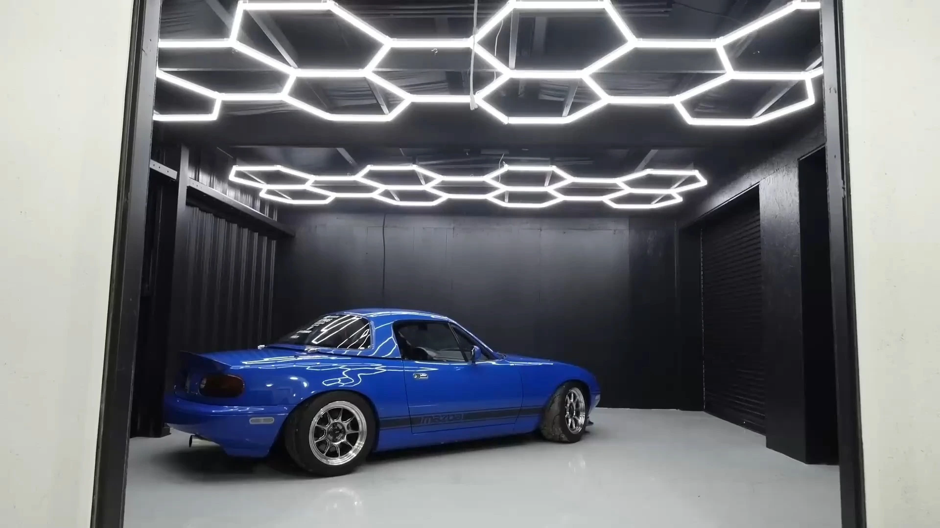 Éclairage LED alvéolé pour garage Smile Lighting 1