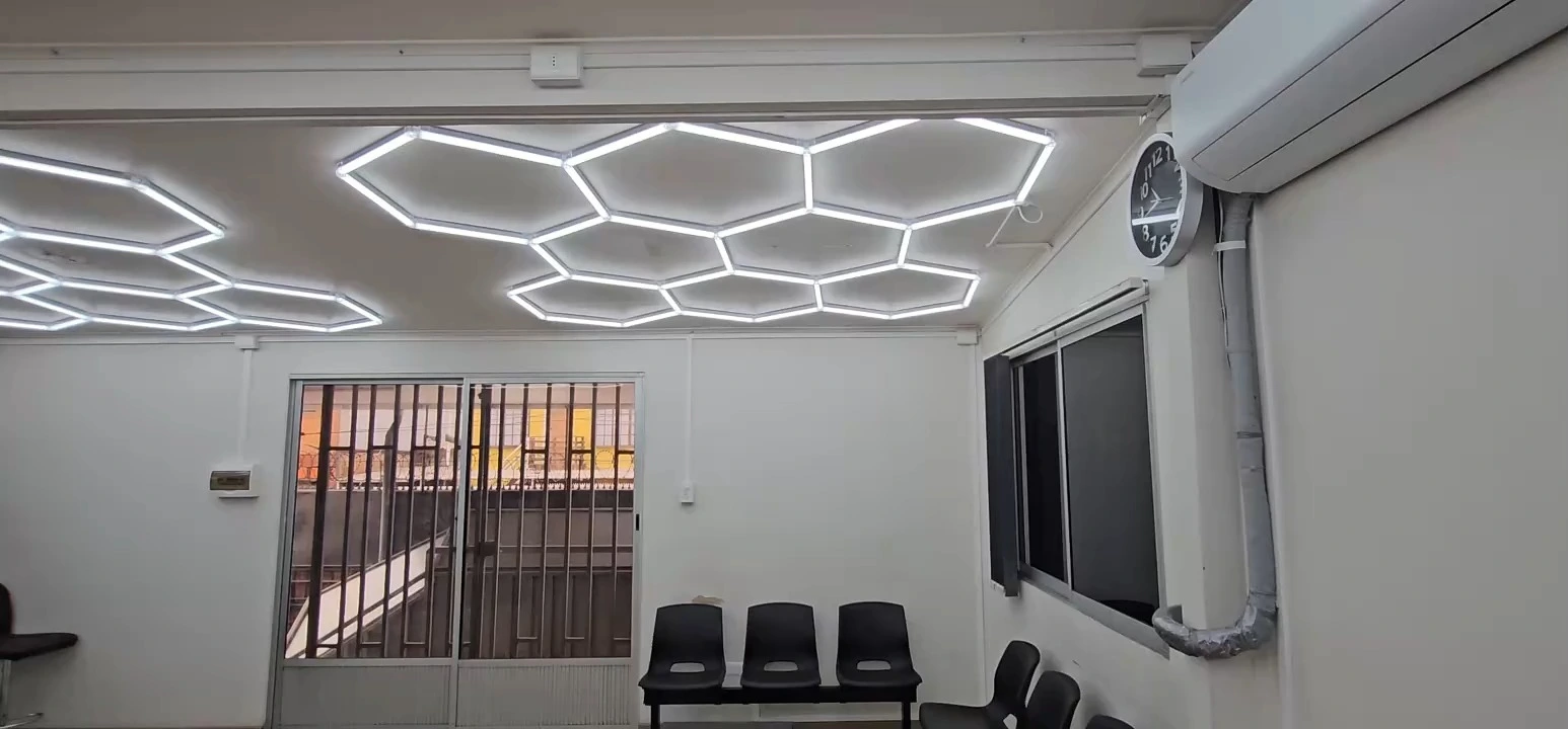 Éclairage LED personnalisé Smile Lighting OEM/ODM pour garage 1
