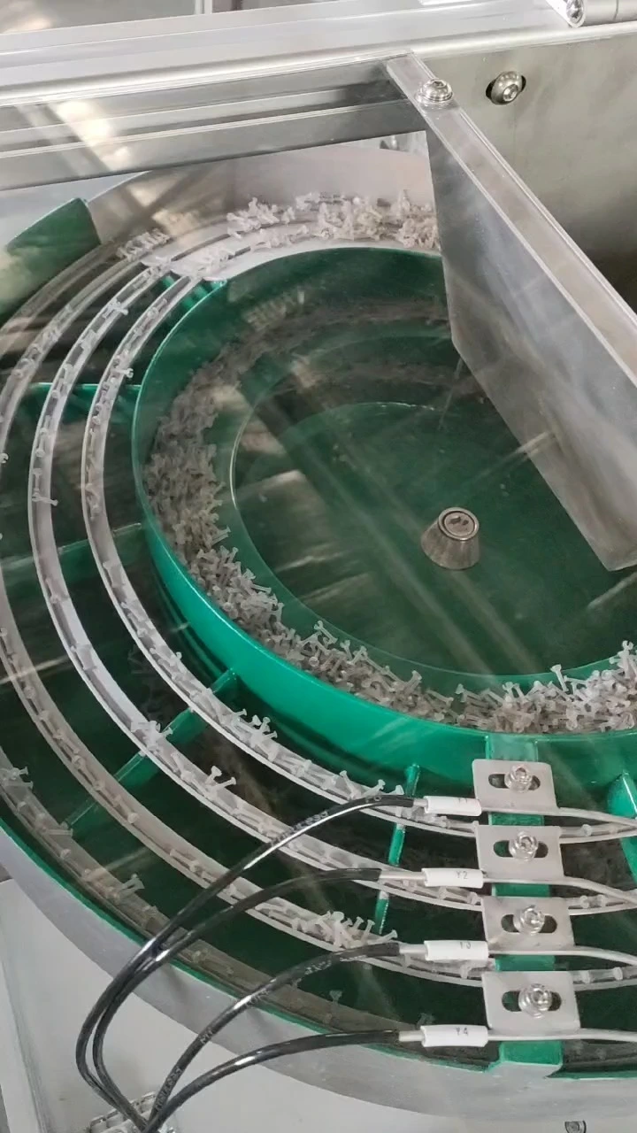 Bowl feeder in cleanroom for medical plastic parts with four tracks 1