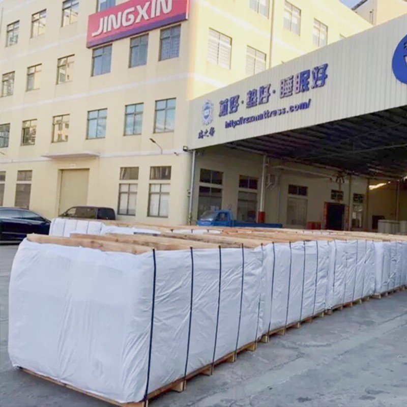 Працэс загрузкі матраца Synwin 1