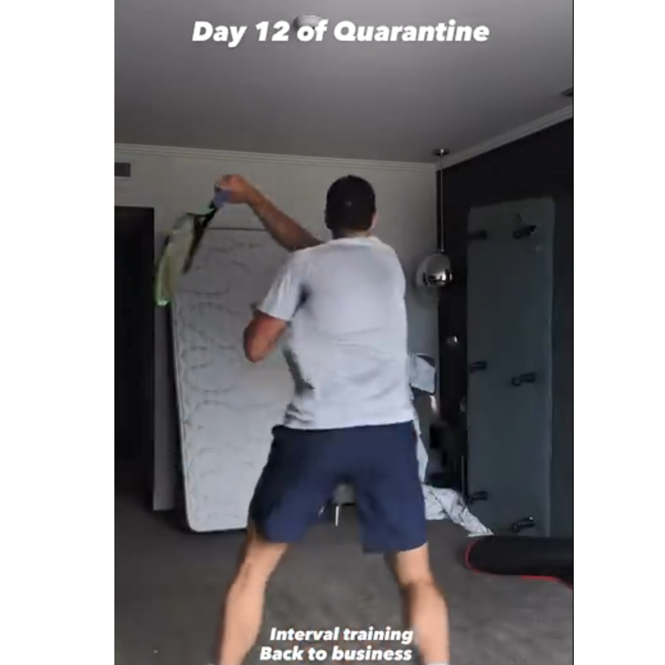 Come si muovono i tennisti durante l'isolamento - Un materasso 1