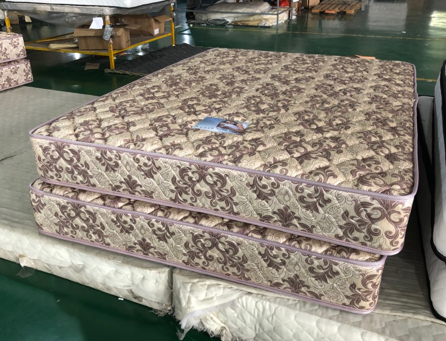 Synwin mattress mass products in workshop. 4