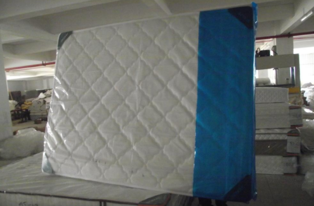 Ĉu la plasta filmo sur la matraco devas esti ŝirita? 1