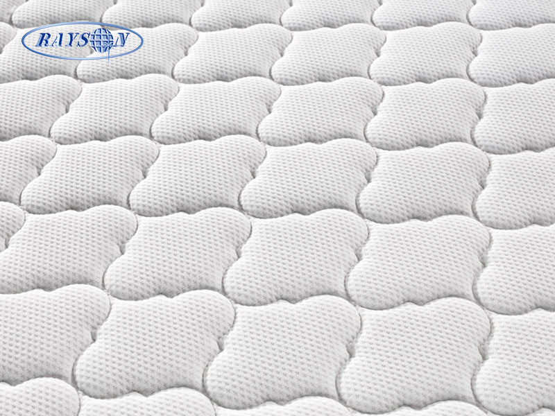 将床垫卷入盒子中 卷装邦内尔弹簧床垫 7