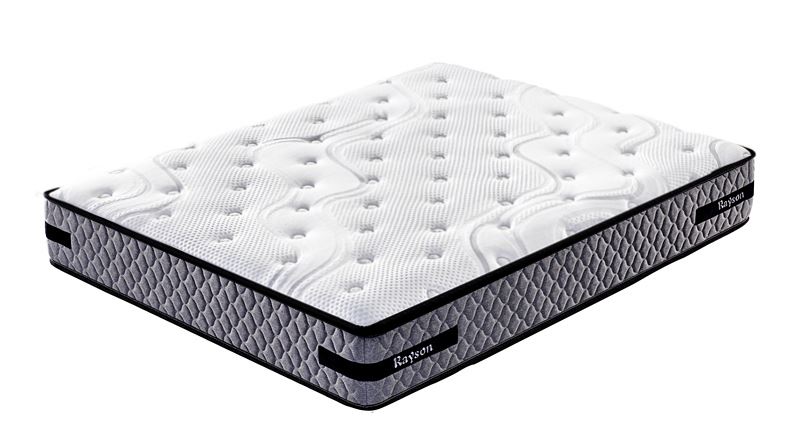 cieši pieguļošs augšdaļas