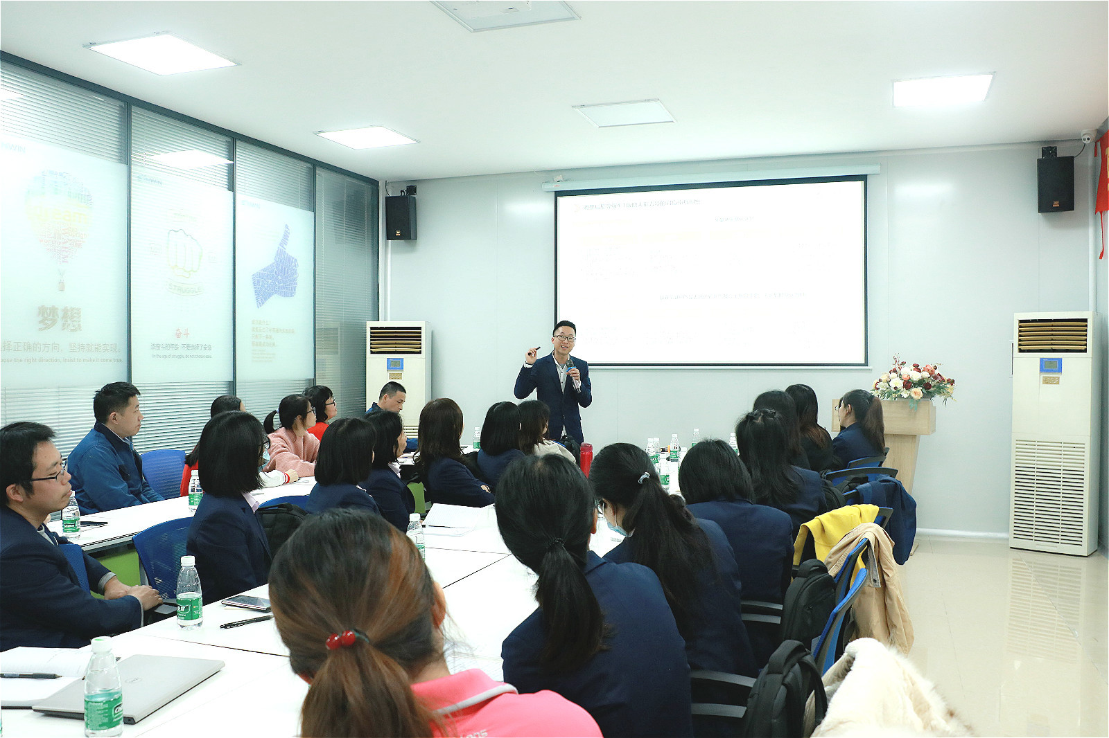 news-RAYSON SYNWIN Company Held a Sales Incentive Meeting-Rayson Mattress-img-1