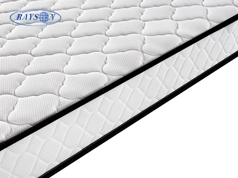 将床垫卷入盒子中 卷装邦内尔弹簧床垫 6