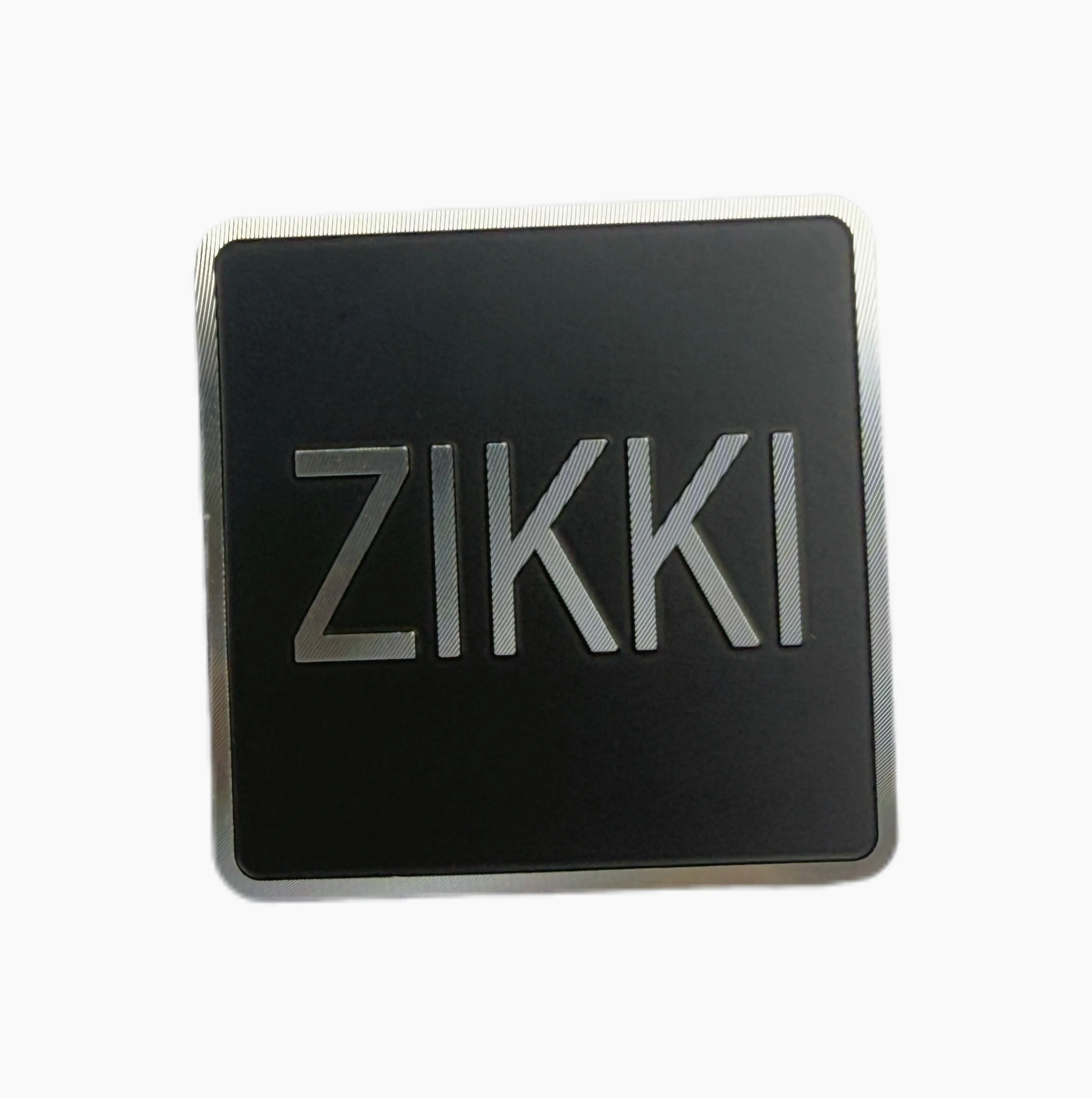 Placa de identificación personalizada de aluminio con fondo negro y corte de diamante 1