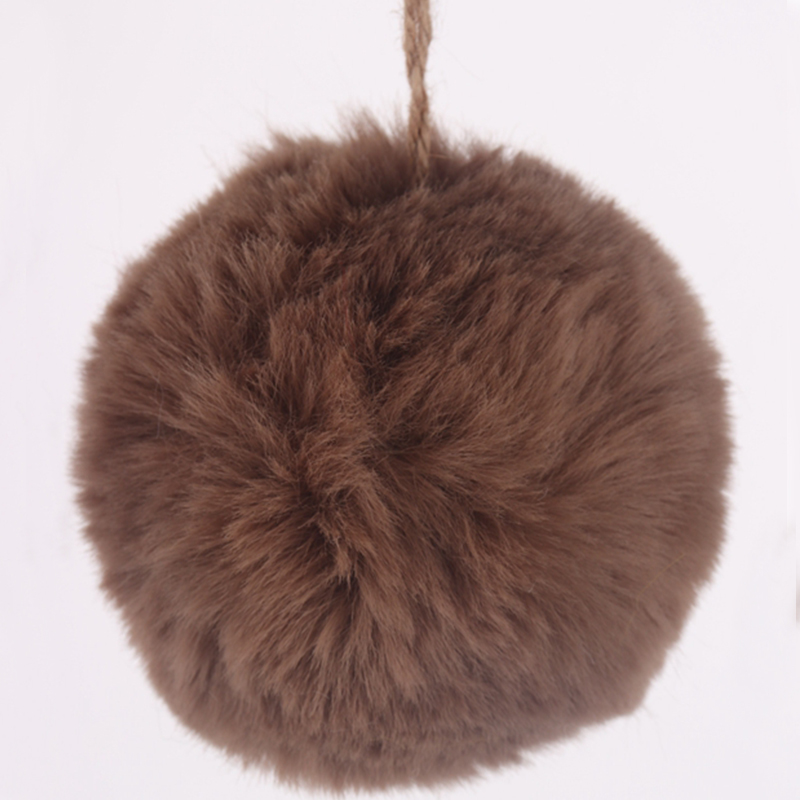 Flauschiges Weihnachtskugel-Ornament aus Kunstfell in Rot 4