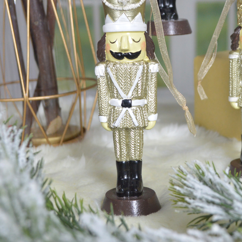 Nussknacker-Soldat-Statue aus Polyresin, hängende Weihnachtsdekoration 4