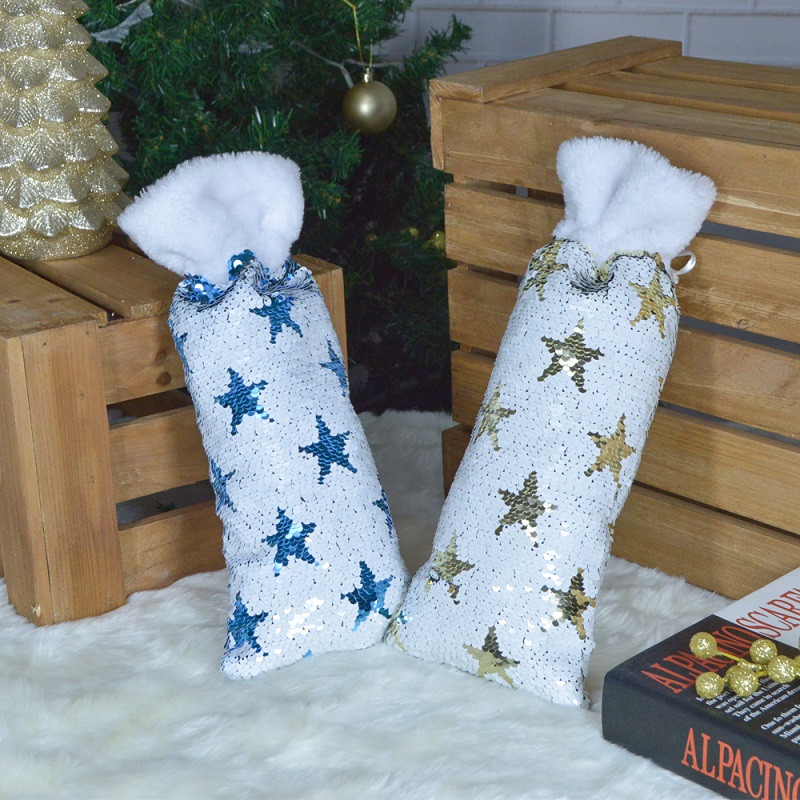 Bunte Pailletten Sterne Weihnachtsstrümpfe mit Süßigkeitentüten für Kinder verziert 5