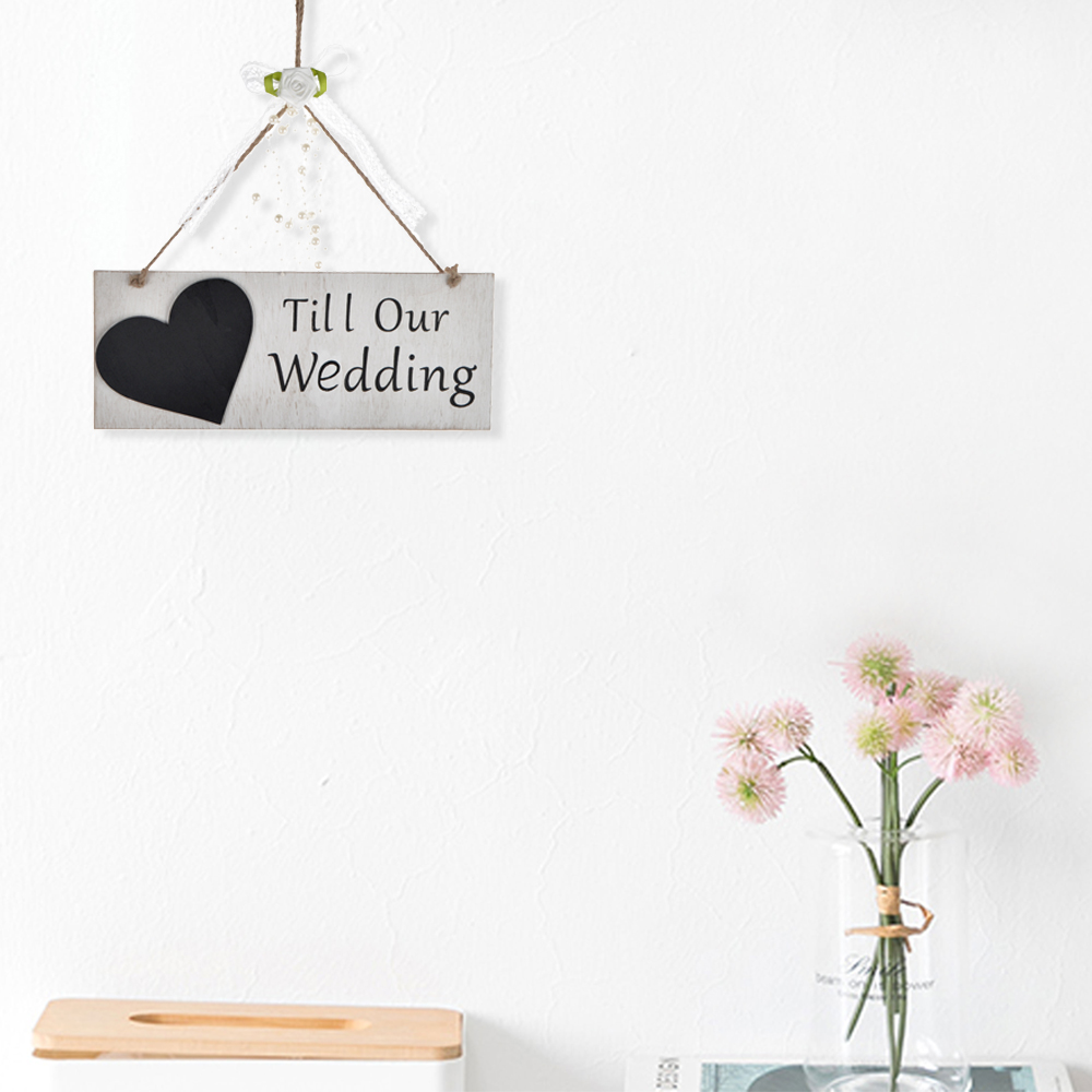Personaliza el cartel rústico de boda de madera. 4