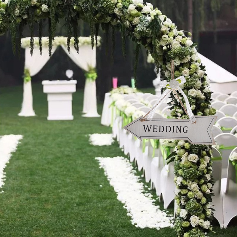 Personalisierter Willkommenspfeil aus Holz für die Hochzeit, graviertes Holzschild 3