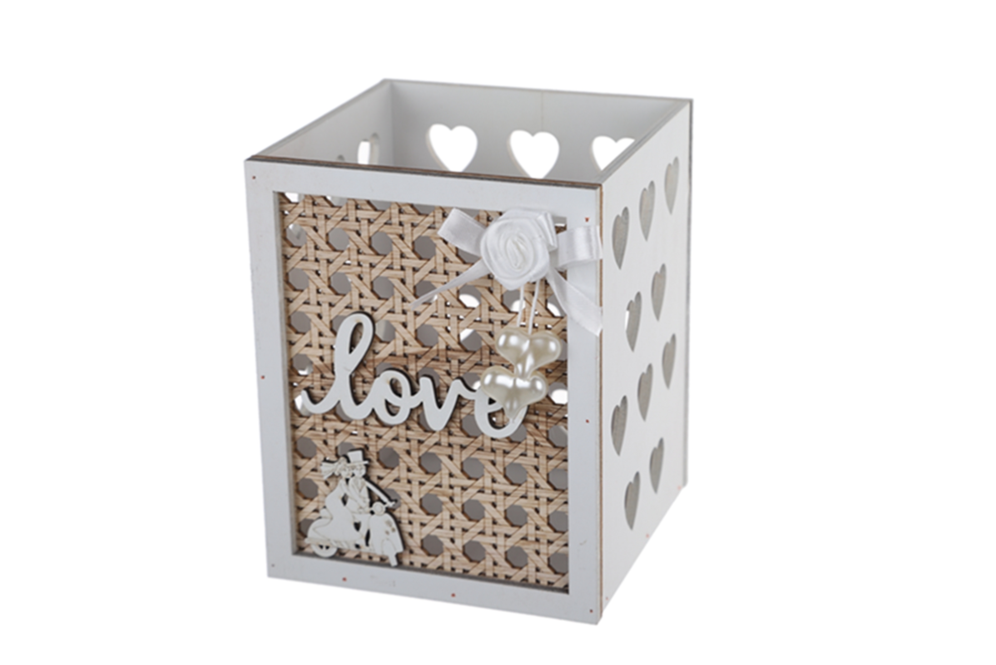 Cesta de madera vintage para guardar cosas en bodas, ideal para decorar el banquete de San Valentín. 3