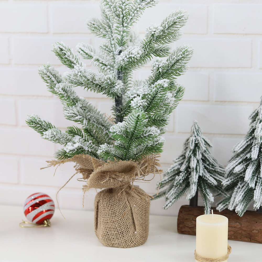 Árbol de Navidad con 3 luces y base de madera, decorado con copos de nieve. 4