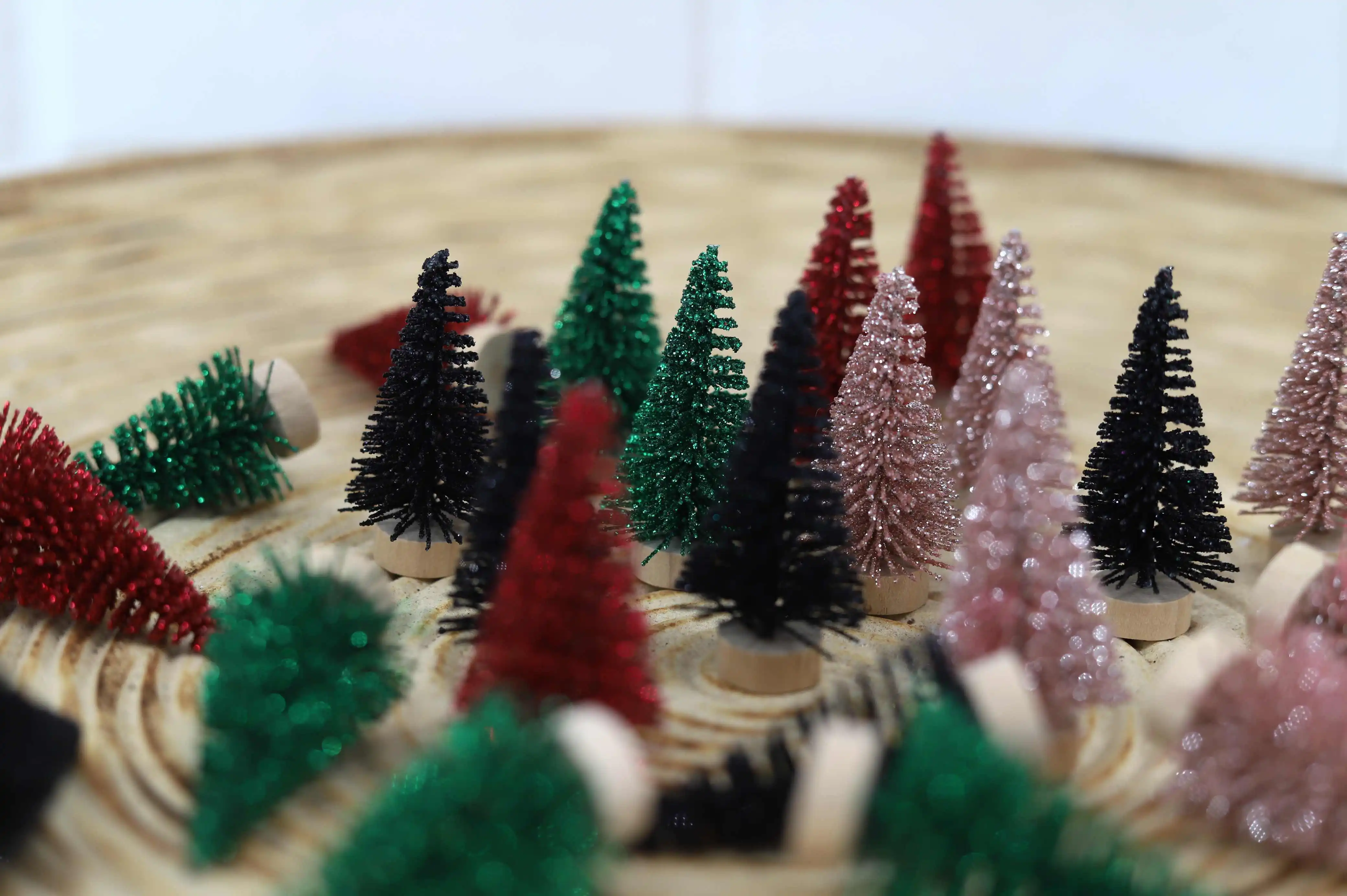 Anpassbare Mini-Dekor Kiefer Nadel Baum Weihnachtsdekor Winter Handwerk Dekor 1