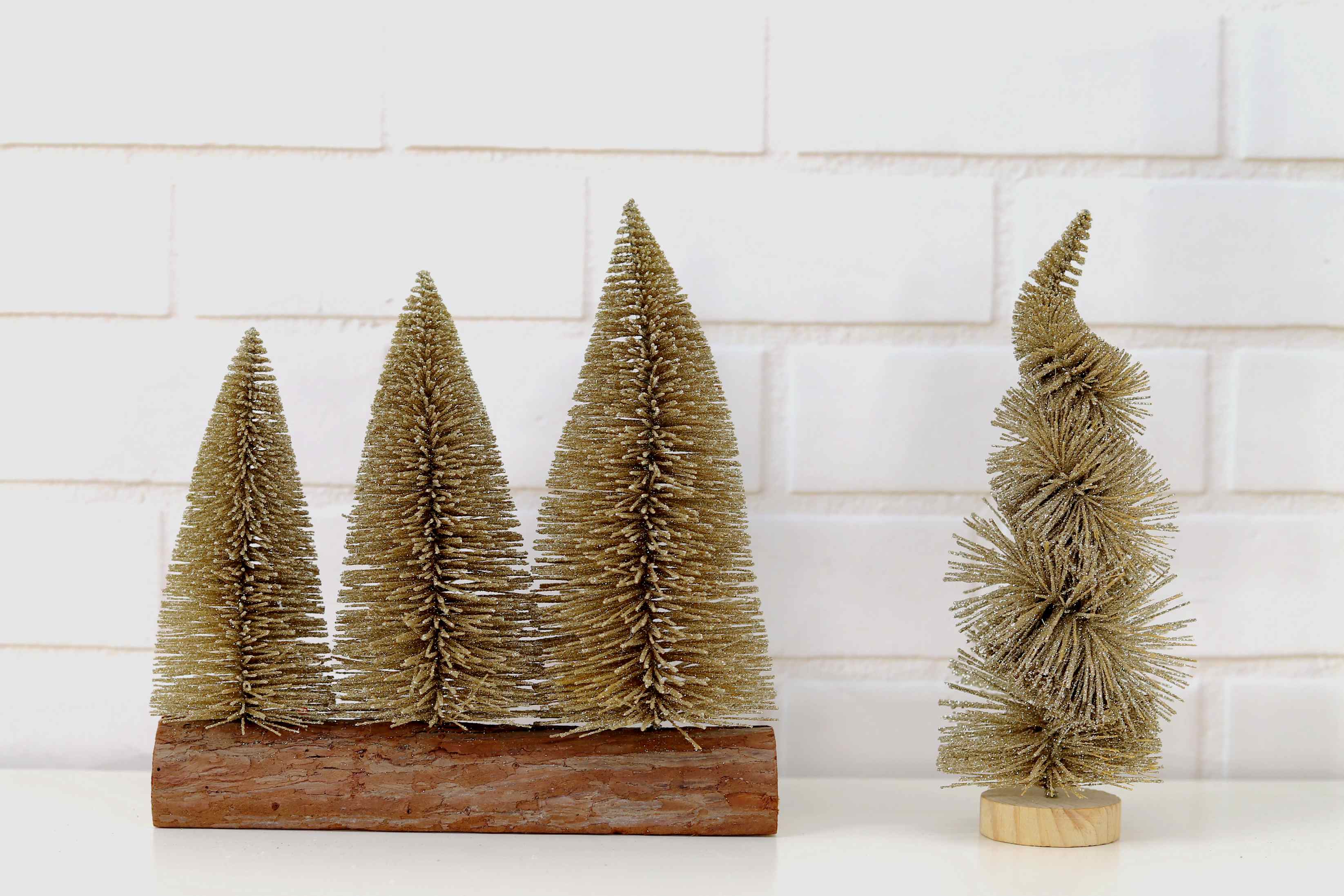Mini árbol de Navidad con cepillo para botellas, árboles de Navidad artificiales de sisal, decoración de mesa para fiestas y decoración del hogar. 6