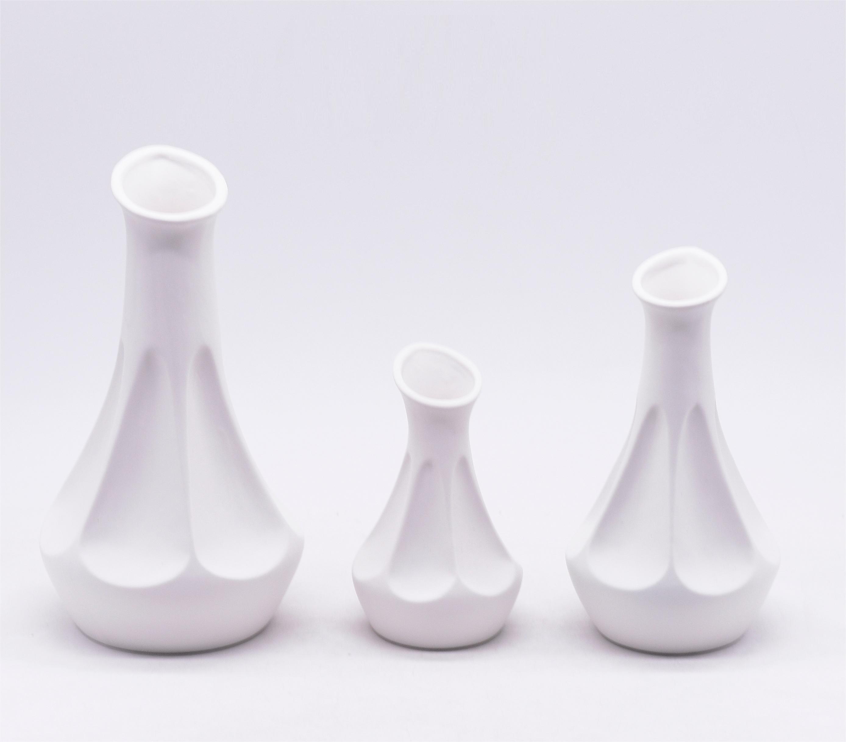 Jarrón blanco nórdico creativo para arreglos florales, adorno para cocina, sala de estar, dormitorio, decoración del hogar 1