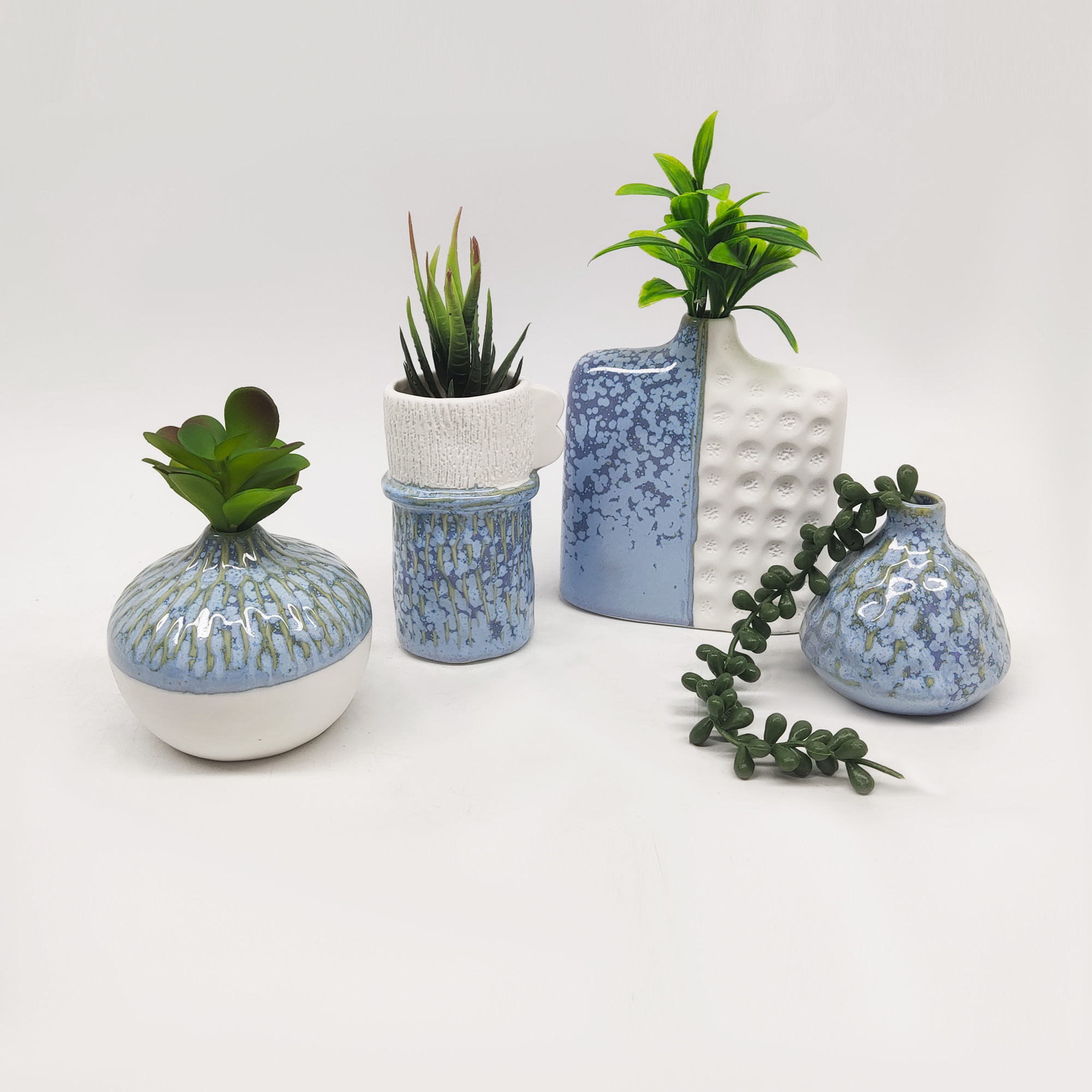Jarrón de cerámica azul con horno retro de estilo campestre nórdico, flores secas campestres, decoración del hogar, rosas. 1