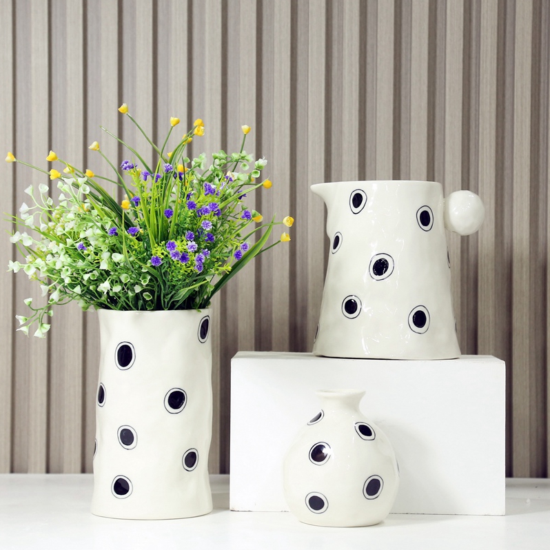 Kreative Keramikvase mit weißem Punktmuster, unregelmäßige Alien-Blume, Wohnzimmer-Desktop-Ornament, Heimvase, moderne Wohnkultur 2