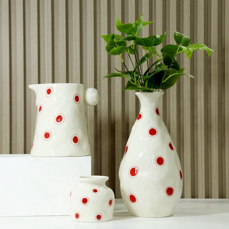 Kreative Keramikvase mit weißem Punktmuster, unregelmäßige Alien-Blume, Wohnzimmer-Desktop-Ornament, Heimvase, moderne Wohnkultur 3
