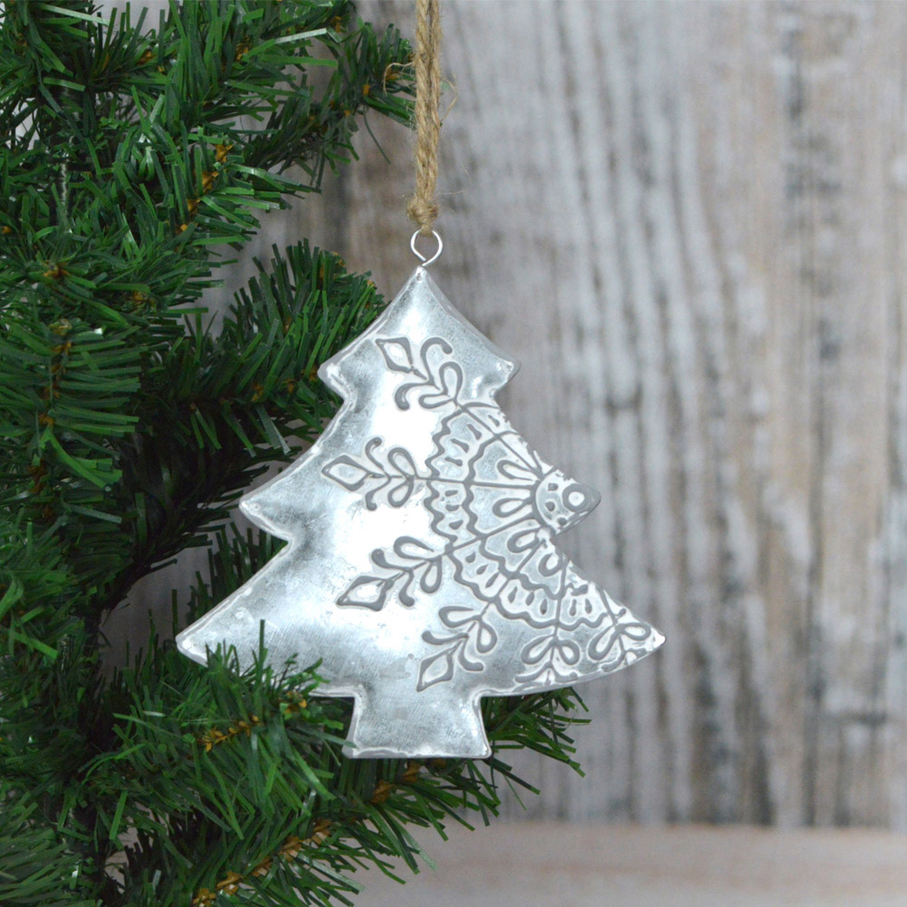 Colgantes navideños de metal plateado con forma de corazón y estrella para árbol, ideales para decorar fiestas de Año Nuevo. 6