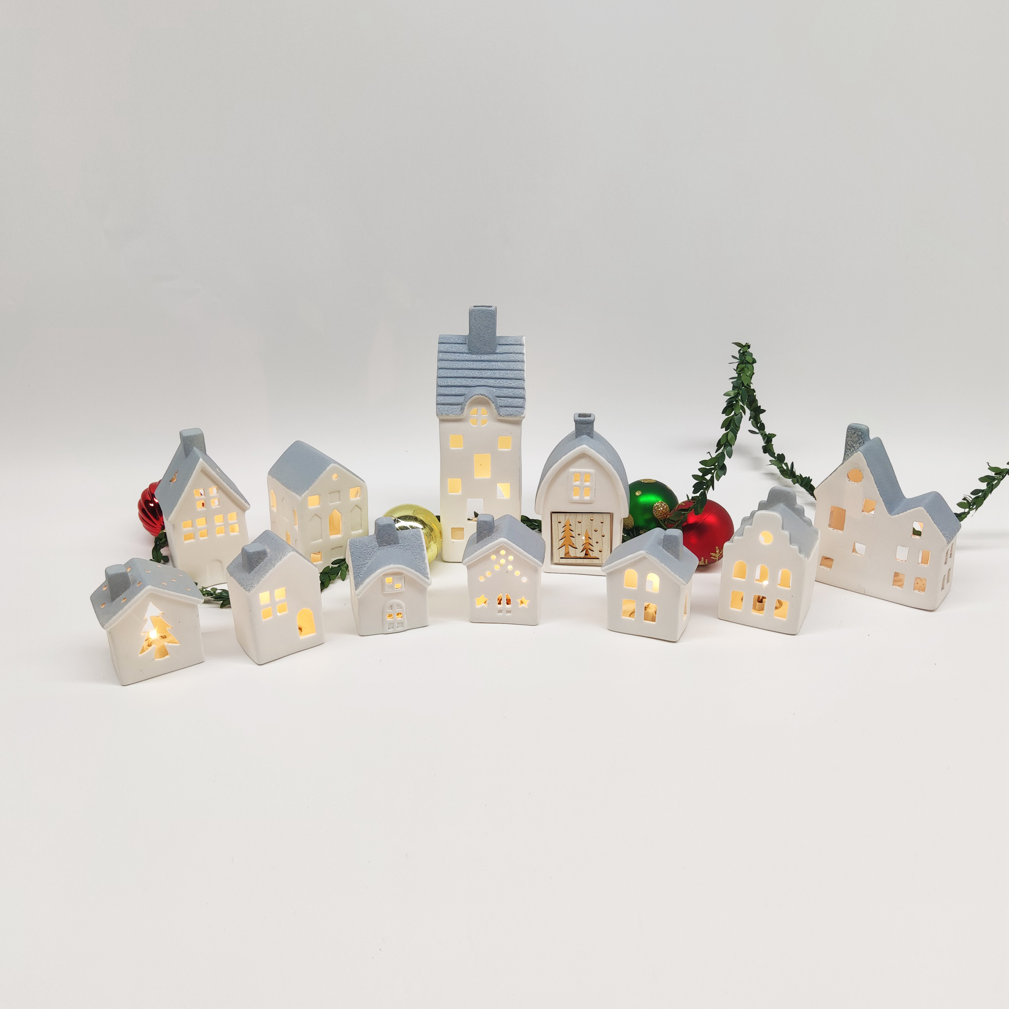 Adornos de estilo arquitectónico nórdico, tallados a mano, luces huecas para casa, adornos de cerámica LED, regalos decorativos de Navidad. 1