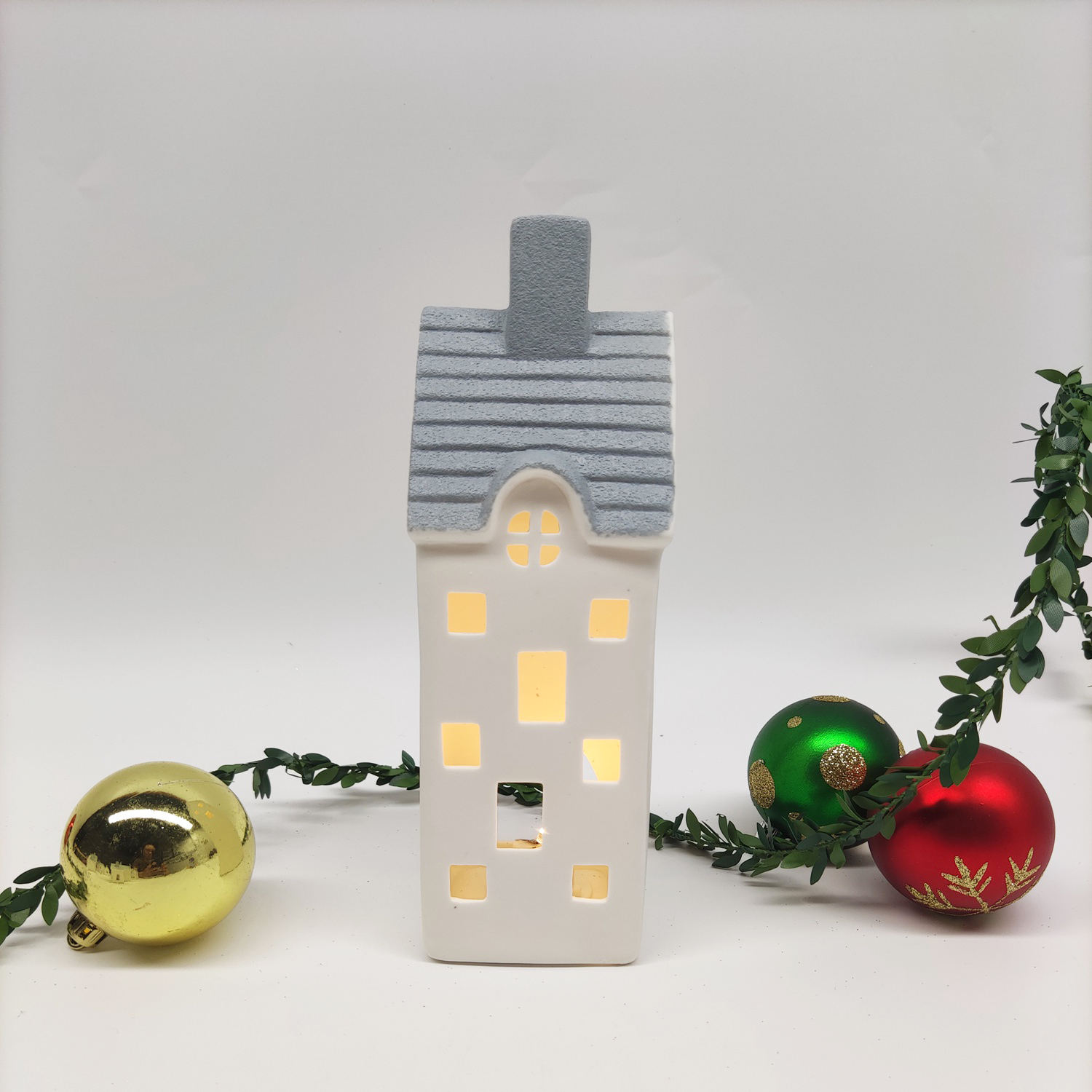 Adornos de estilo arquitectónico nórdico, tallados a mano, luces huecas para casa, adornos de cerámica LED, regalos decorativos de Navidad. 4
