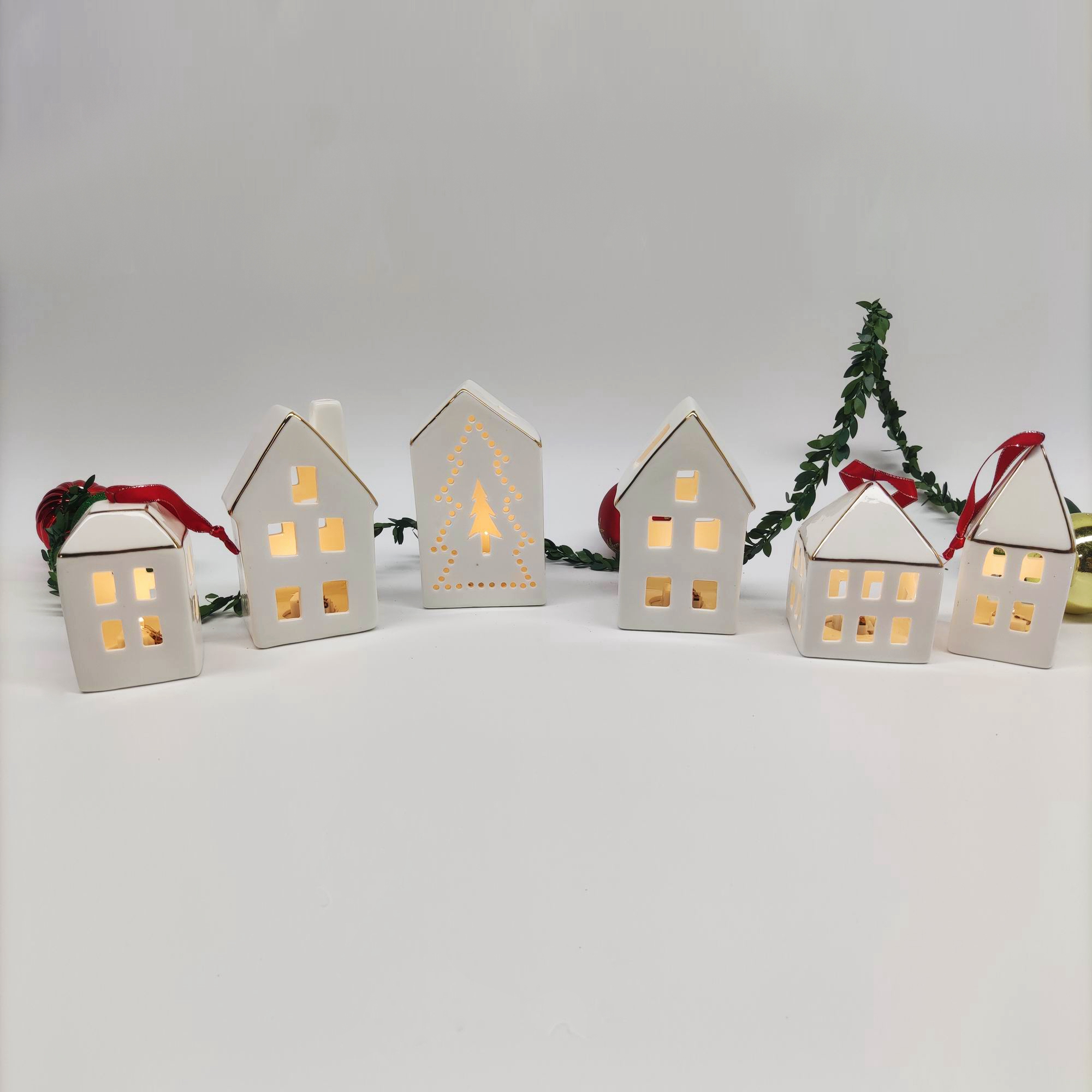 Keramik-Minihäuser, LED-Beleuchtung, Miniatur-Keramikhaus, neuartige Nachtbeleuchtung, weiße Porzellanfiguren, Nachttischdekor 1