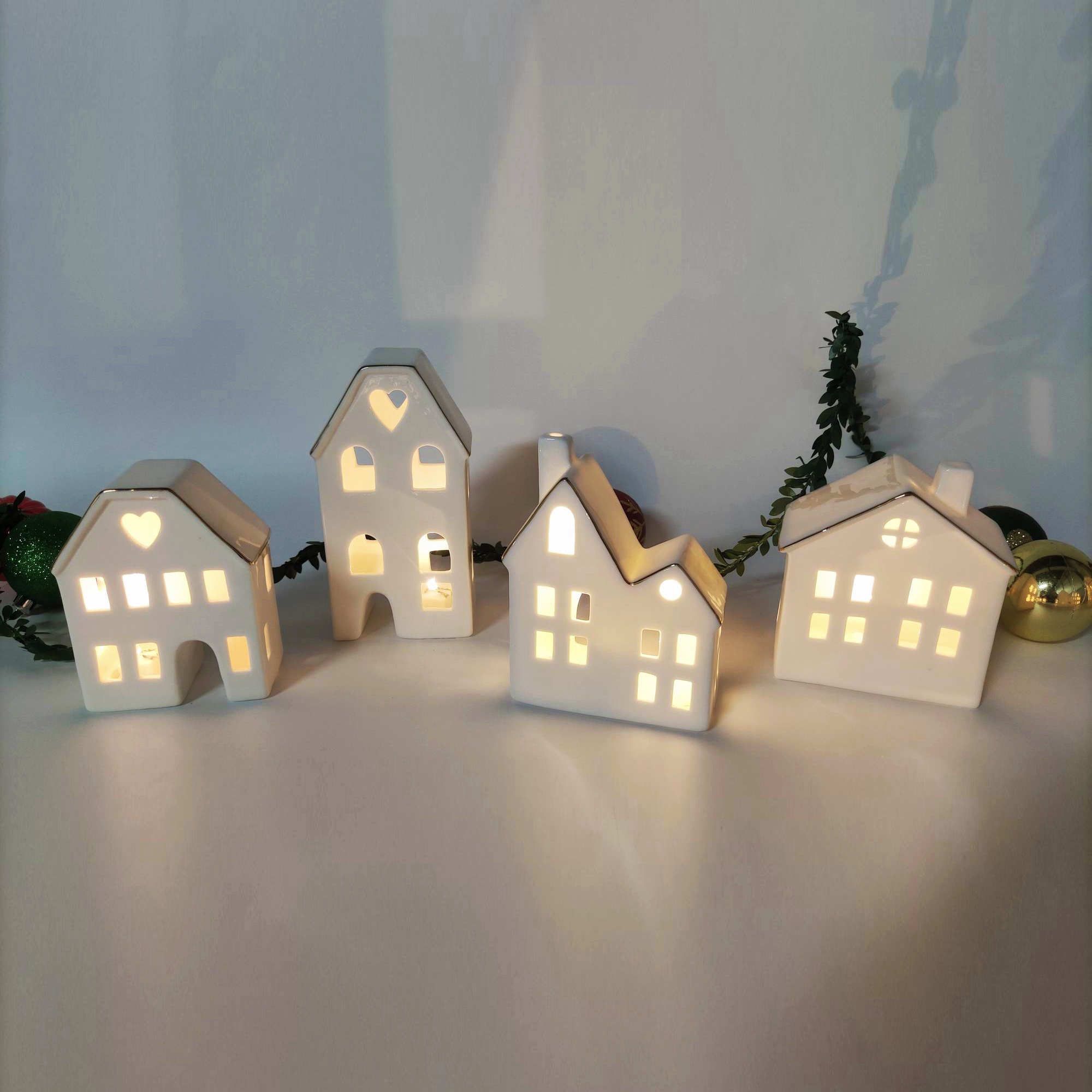 Kreatives Weihnachtskeramikhaus, ausgehöhltes Haus, kleines Porzellanhaus, LED-Licht, mittlere Temperatur, weißes Porzellanhaus 1