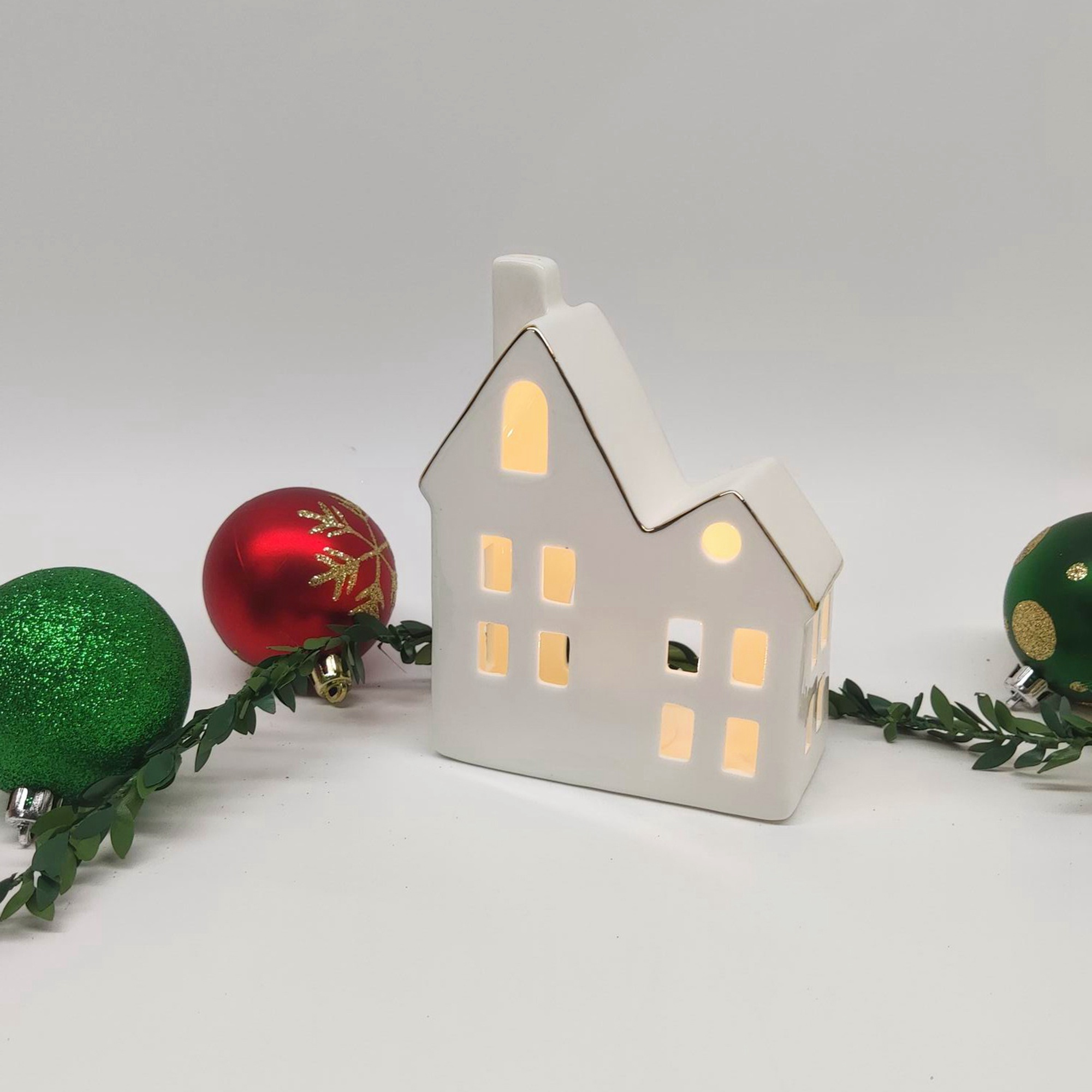 Kreatives Weihnachtskeramikhaus, ausgehöhltes Haus, kleines Porzellanhaus, LED-Licht, mittlere Temperatur, weißes Porzellanhaus 4