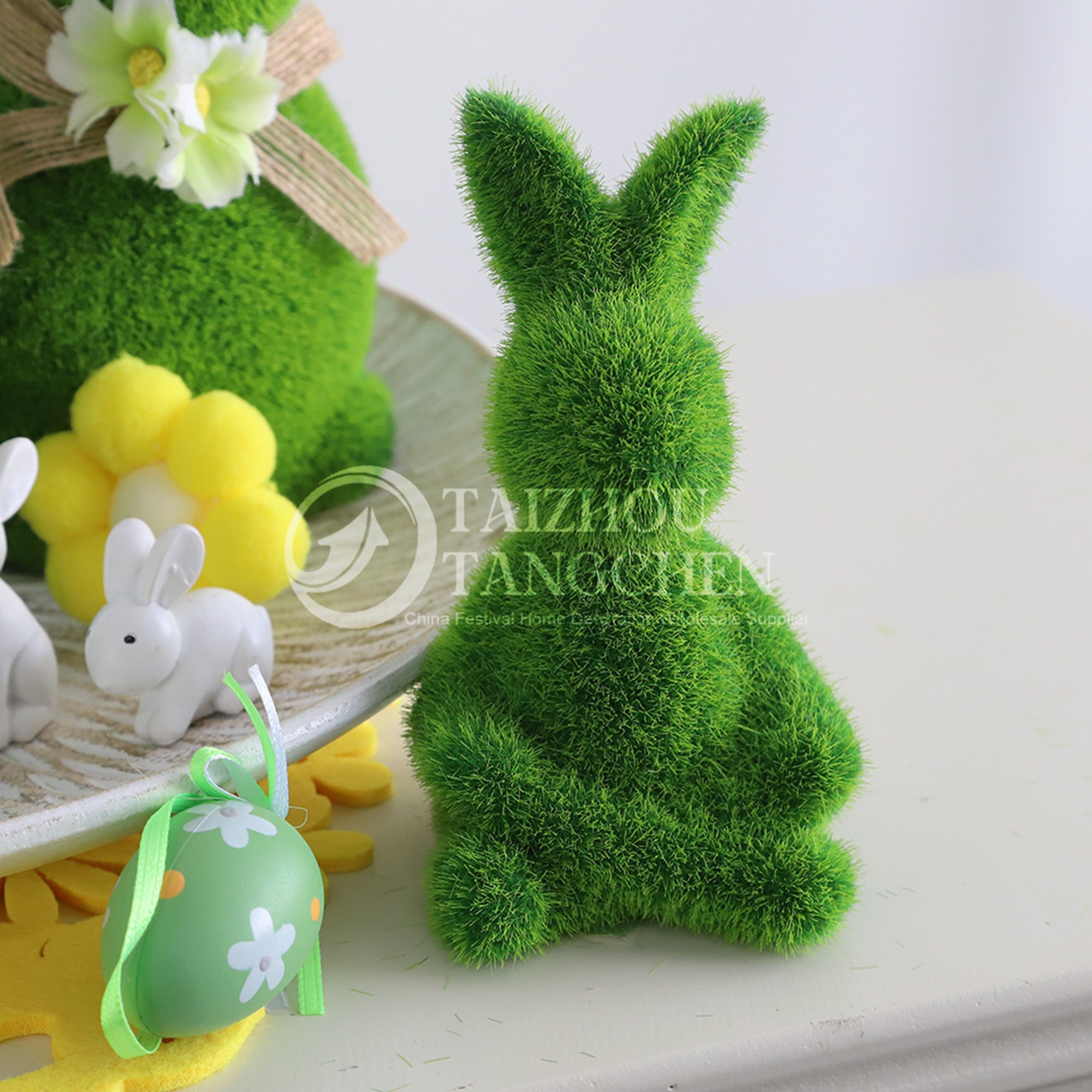 Decoración de mesa de interior de primavera de pascua lindas figuras de conejito musgo artificial verde escultura 4