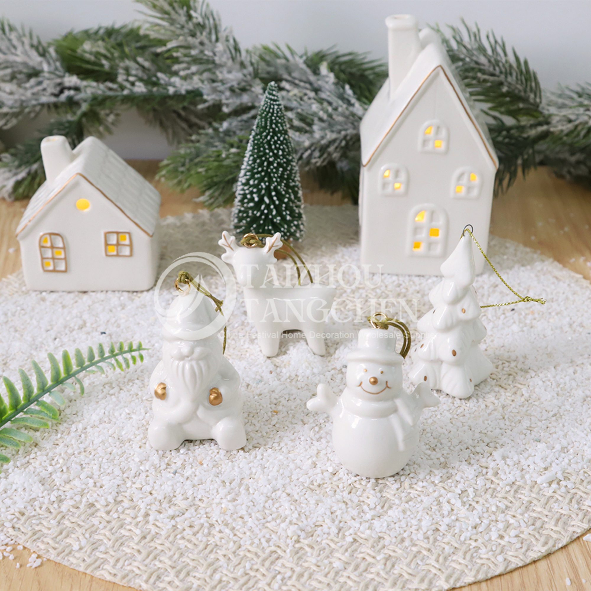 Neujahr kleiner Geschenkhängelkeramik Mini Schneehaus Anhänger Winter Figur Dekor 3