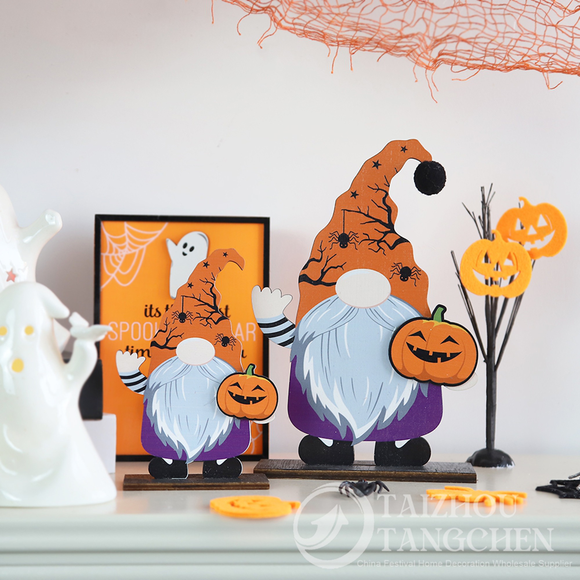 Familienfreundliche Halloween-Ideen für die Veranda – LED-Geisterstatue aus Keramik, Halloween-Dekor & Kürbis-Bonbontüte aus Filz, Süßes oder Saures 3