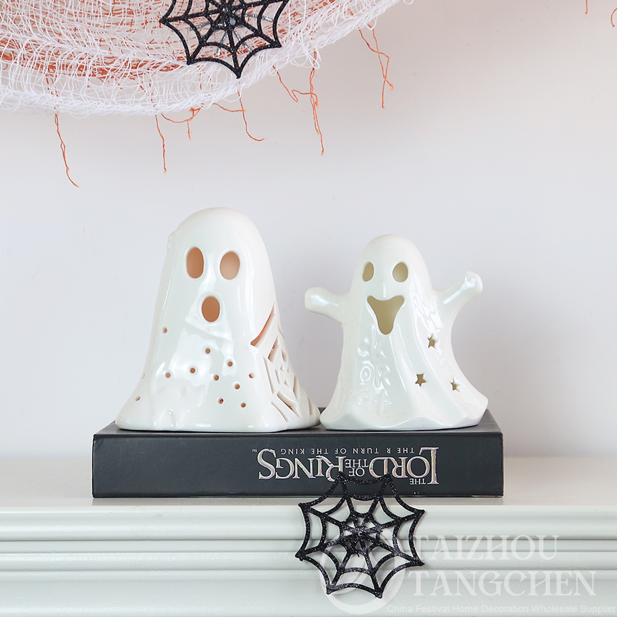 Familienfreundliche Halloween-Ideen für die Veranda – LED-Geisterstatue aus Keramik, Halloween-Dekor & Kürbis-Bonbontüte aus Filz, Süßes oder Saures 7