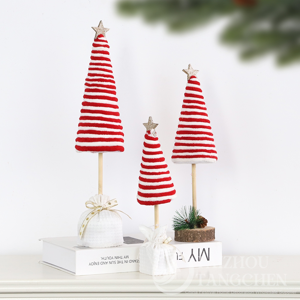 Juego de figuras de ratón navideño con miniárboles de Navidad de tela roja y blanca y adornos de bastones de caramelo: adorables adornos navideños para la decoración del hogar. 6