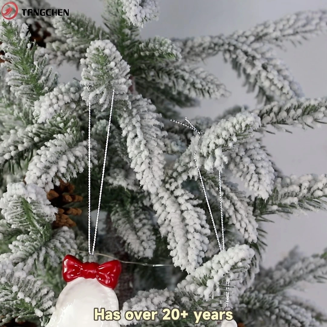 Набор миниатюрных керамических рождественских украшений – красно-белые подвесные фигурки Санта-Клауса, снеговика и гнома. 1