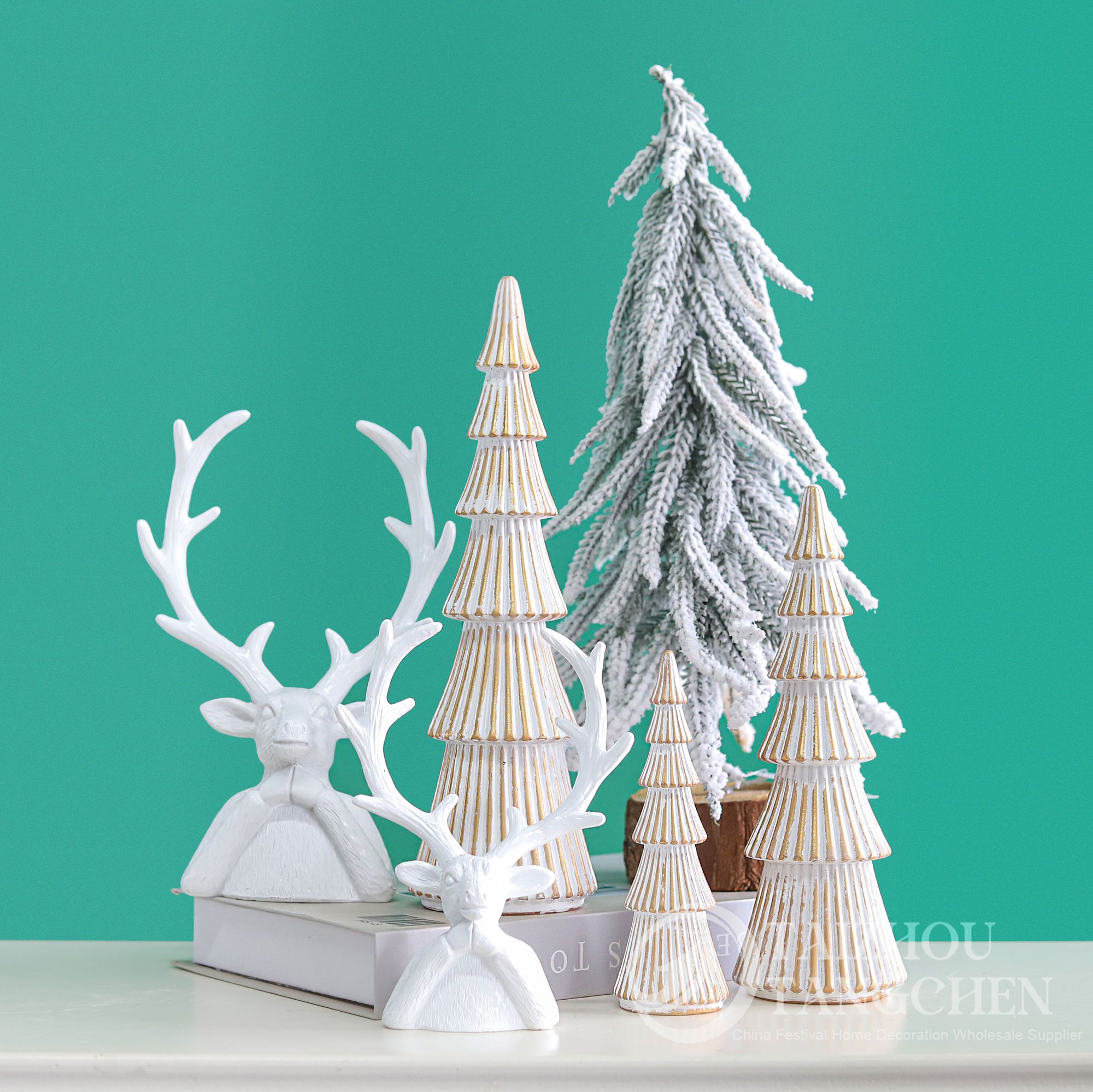Figuras navideñas vintage doradas y blancas de poliresina hechas a mano para decoración de mesa, repisa o estante de chimenea. Regalos de invierno. 3