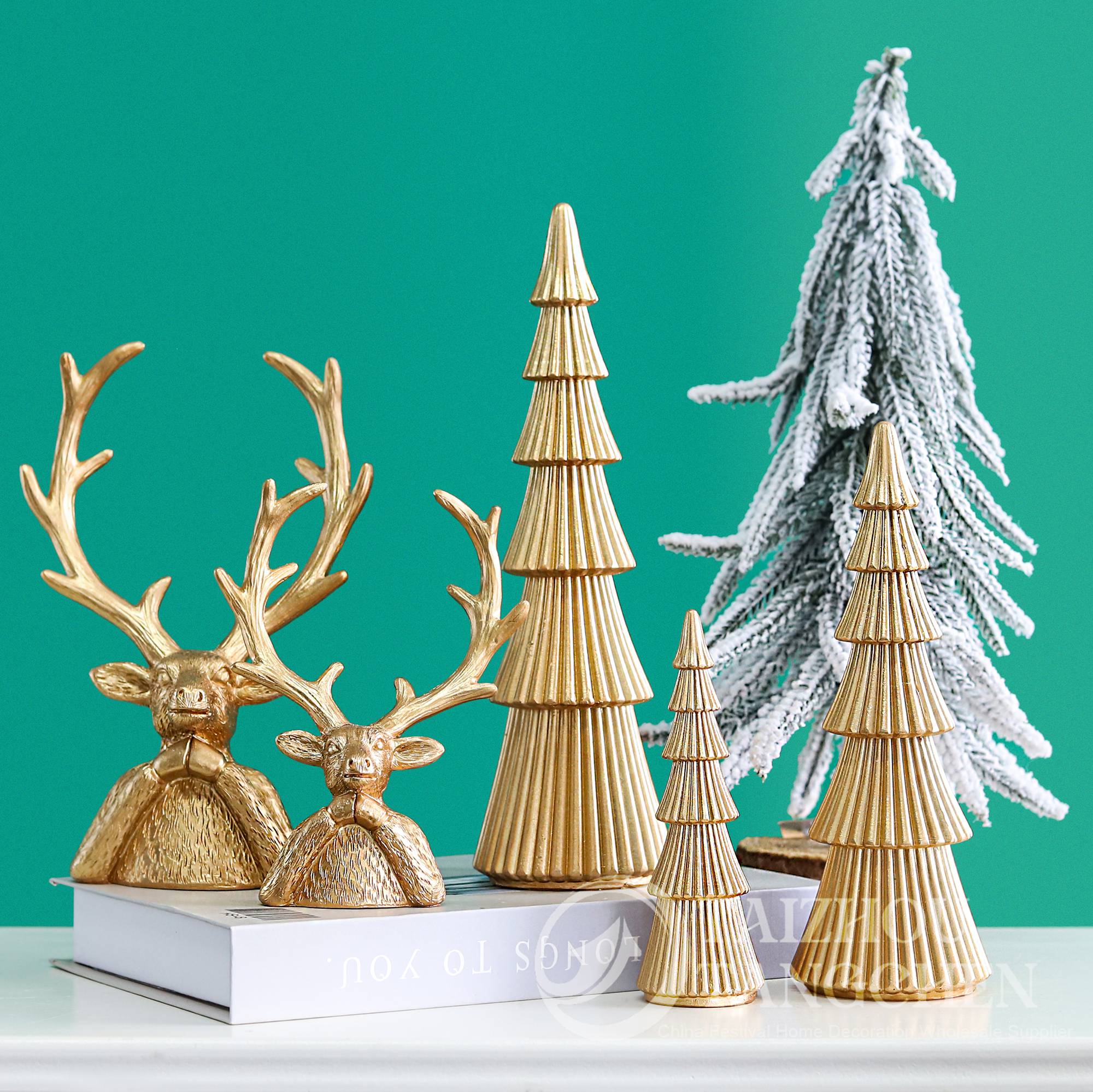 Figuras navideñas vintage doradas y blancas de poliresina hechas a mano para decoración de mesa, repisa o estante de chimenea. Regalos de invierno. 4