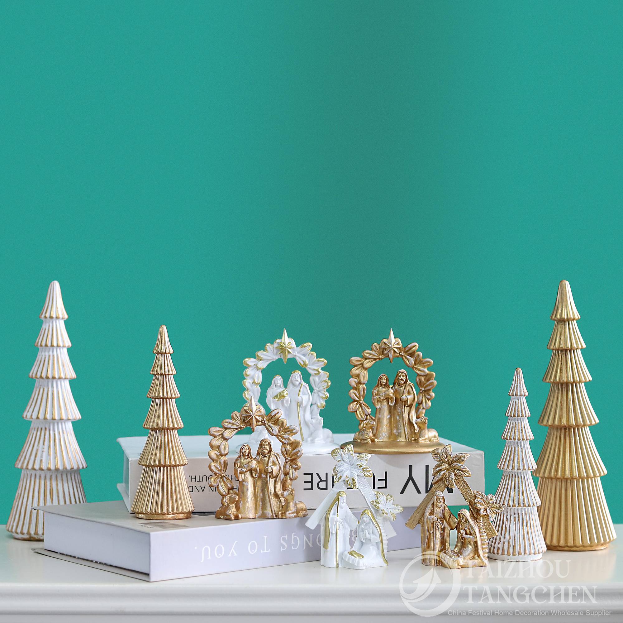 Weihnachtskrippe aus Kunstharz mit Mini-Weihnachtsbäumen, Vintage-Gold-Weiß, Tischdekoration, religiöse Weihnachtsdeko 2